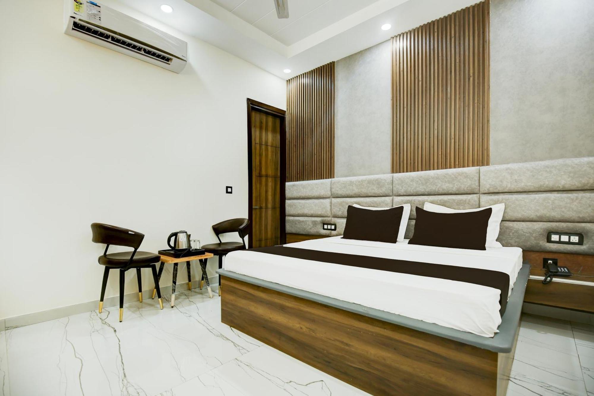 Hotel O Platinum Zirakpur Exterior photo