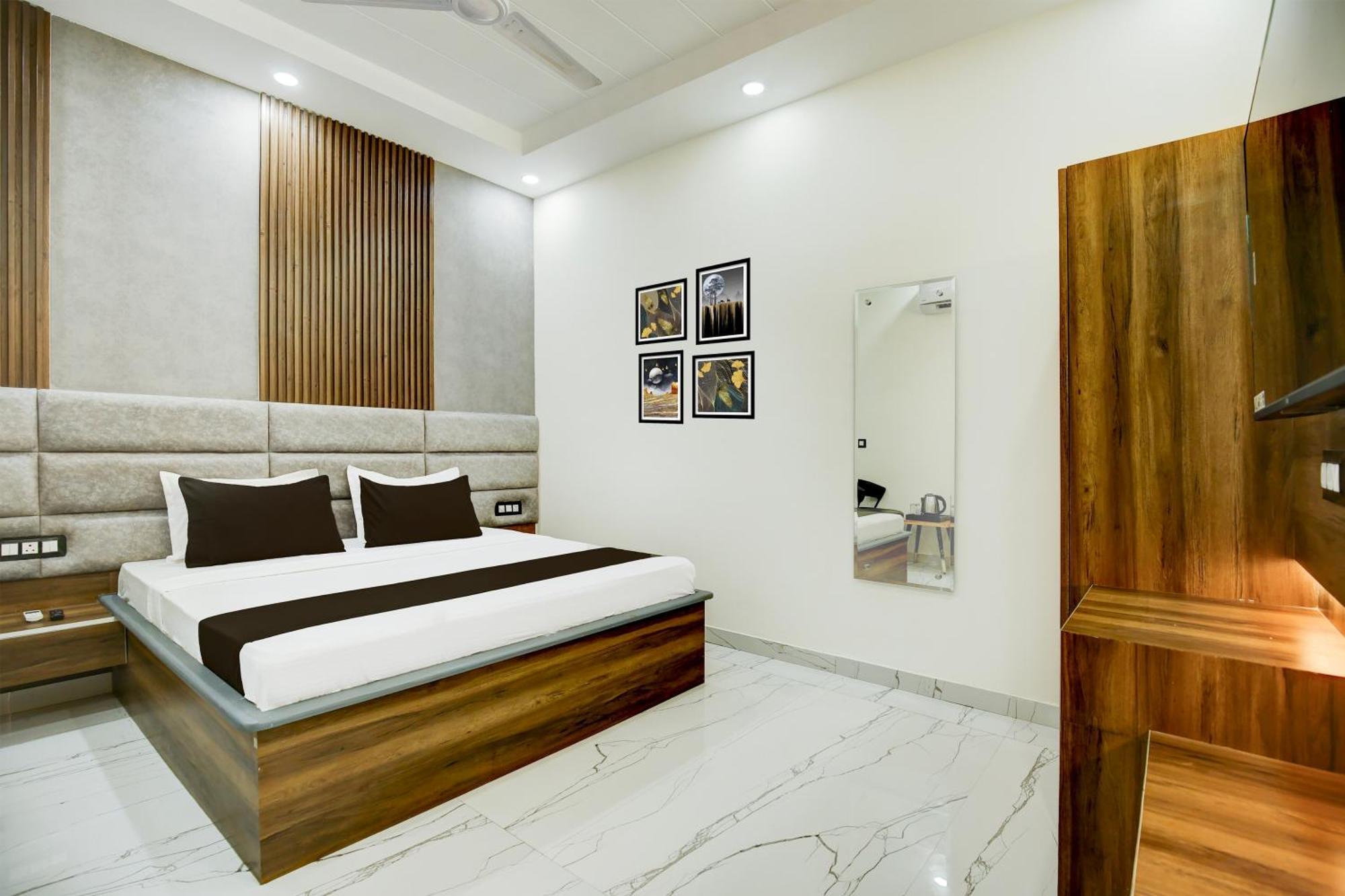 Hotel O Platinum Zirakpur Exterior photo